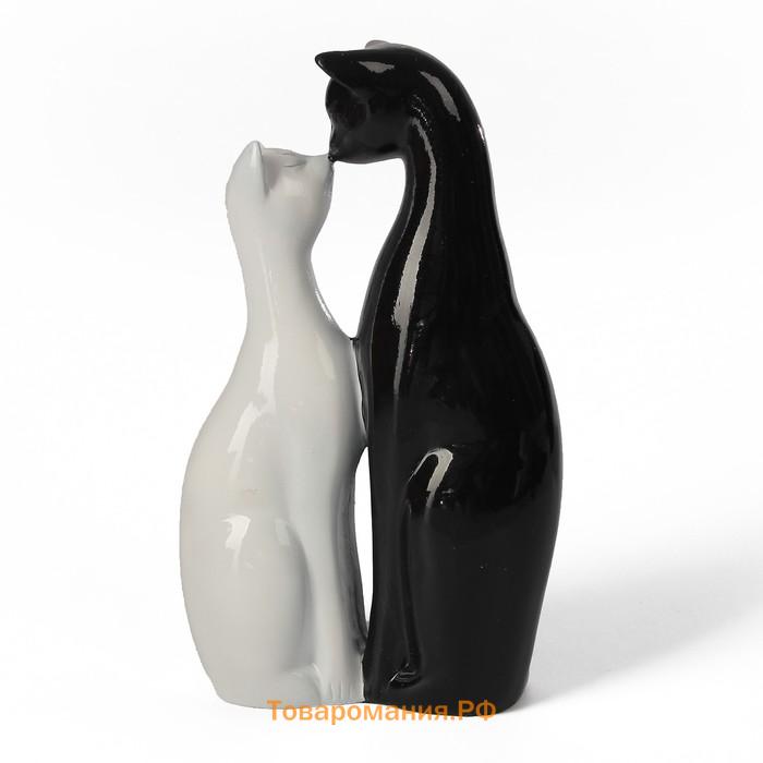 Сувенир полистоун "Кот и кошка - поцелуй" чёрная 22х12,5х5,5 см